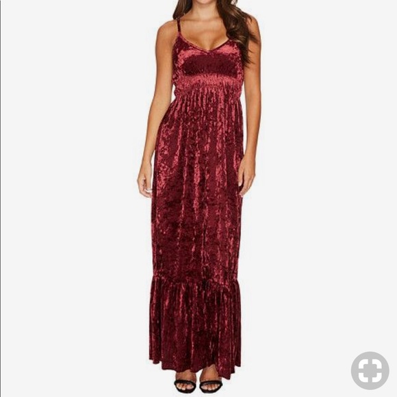 Romeo & Juliet Couture Dresses & Skirts - Romeo & Juliet Crushed Burgundy Dress Romantic